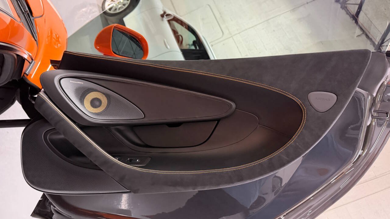 Used 2017 McLaren 570S Coupe RWD image 35