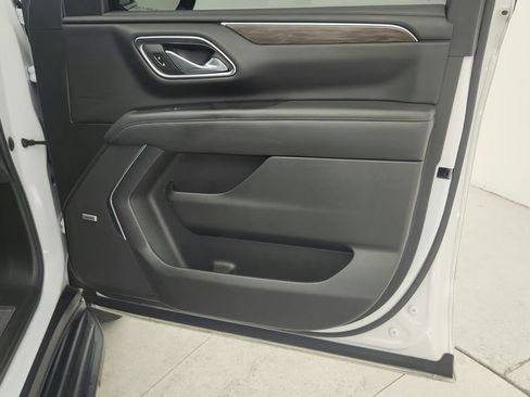 Used 2021 Chevrolet Suburban LT w/ Luxury Package RWD image 32