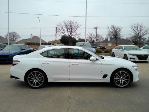 Used 2024 Genesis G70 2.5T image 5