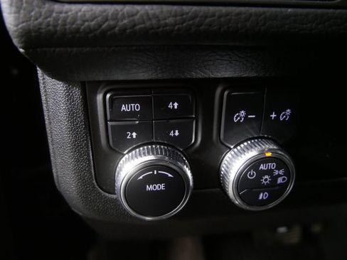 Used 2024 GMC Yukon XL Denali AWD/4WD image 18