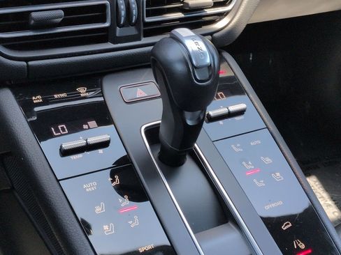 Used 2024 Porsche Macan Turbo AWD/4WD image 18