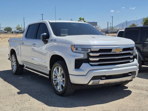 Used 2023 Chevrolet Silverado 1500 High Country w/ High Country Premium Package AWD/4WD image 3