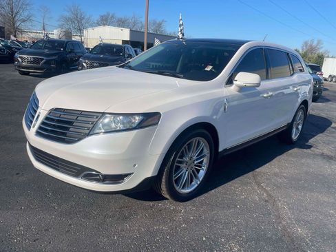 Used 2017 Lincoln MKT AWD w/ Technology Package image 2