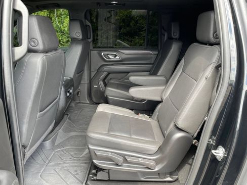 Used 2024 Chevrolet Suburban Z71 w/ Luxury Package AWD/4WD image 39