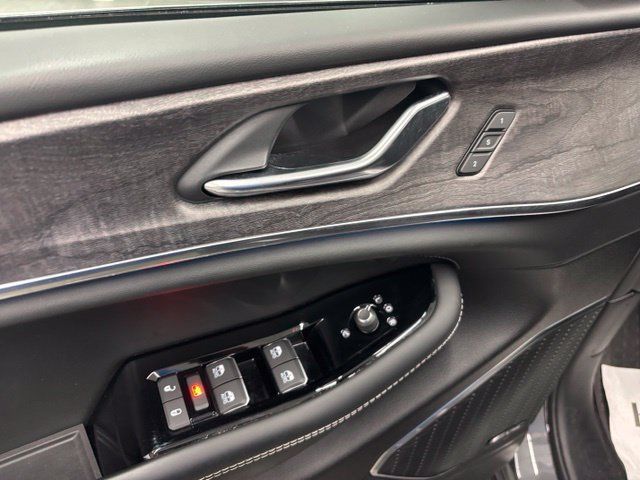 Used 2024 Jeep Grand Cherokee L Overland AWD/4WD image 16