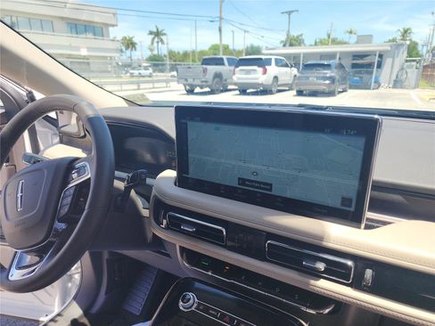 Used 2023 Lincoln Nautilus Reserve FWD image 32