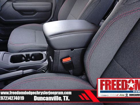 Certified 2025 Jeep Gladiator Rubicon w/ Convenience Group AWD/4WD image 37