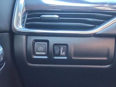 Used 2023 Cadillac XT4 Luxury w/ Cold Weather Package image 17