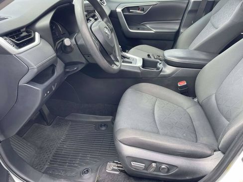 Used 2024 Toyota RAV4 XLE FWD image 12