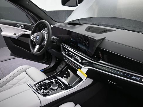 New 2026 BMW X5 xDrive50e w/ M Sport Package AWD/4WD image 21