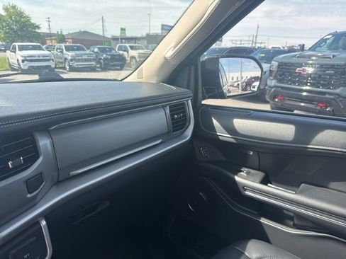 Used 2024 Ford Expedition XLT AWD/4WD image 22