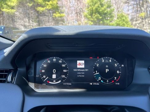 New 2025 Land Rover Discovery Sport Dynamic SE image 17