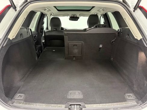 Used 2021 Volvo XC60 T6 Momentum image 28