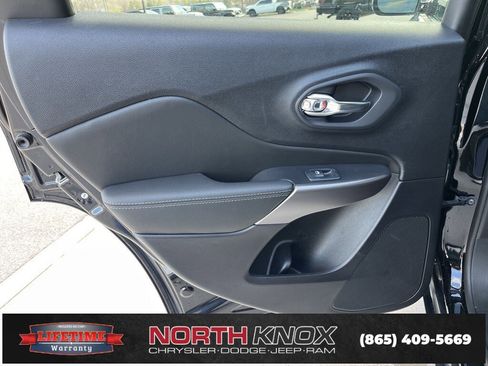 Used 2022 Jeep Cherokee Latitude Lux w/ Sun & Sound Group image 17