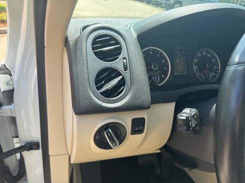 Used 2015 Volkswagen Tiguan SEL image 15