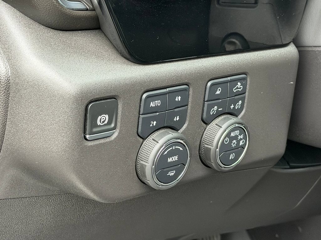 Certified 2024 Chevrolet Silverado 1500 LTZ AWD/4WD image 35