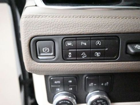 Used 2023 GMC Yukon XL Denali AWD/4WD image 26