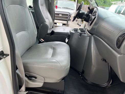 Used 2004 Ford E-350 and Econoline 350 XL image 13