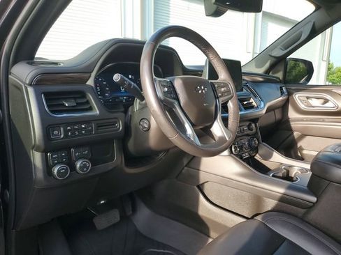 Used 2022 Chevrolet Suburban Z71 w/ Luxury Package AWD/4WD image 18