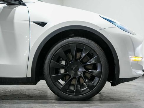 Used 2021 Tesla Model Y Long Range AWD/4WD image 9