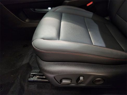 Used 2024 Chevrolet Traverse Z71 image 24