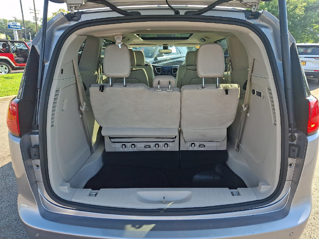 Certified 2020 Chrysler Pacifica Limited FWD image 29