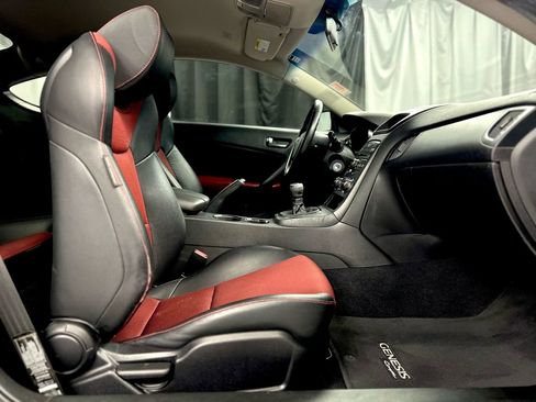 Used 2011 Hyundai Genesis 3.8 image 21