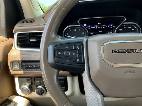 Used 2021 GMC Yukon Denali w/ Denali Premium Package RWD image 13