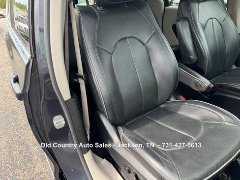 Used 2020 Chrysler Pacifica Limited FWD image 12