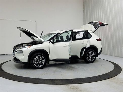 Used 2021 Nissan Rogue SV w/ Premium Package image 11