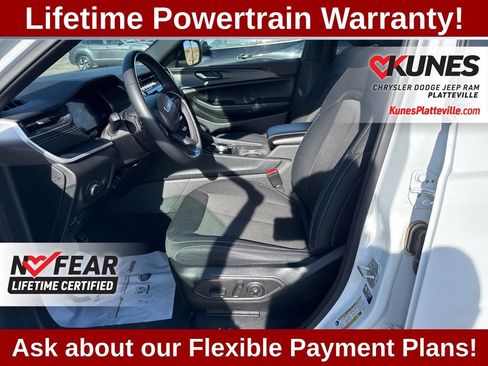 Used 2024 Jeep Grand Cherokee L Laredo image 16