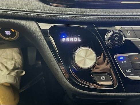 Used 2021 Chrysler Pacifica Touring w/ S Appearance Package image 16