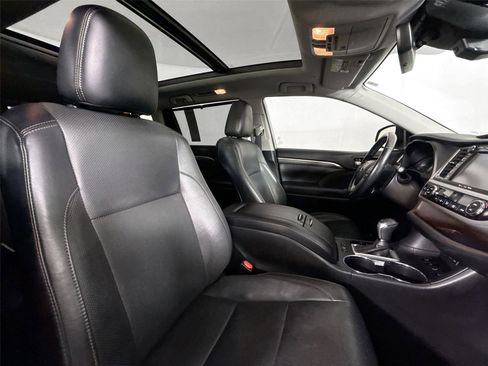 Used 2019 Toyota Highlander Limited Platinum AWD/4WD image 44