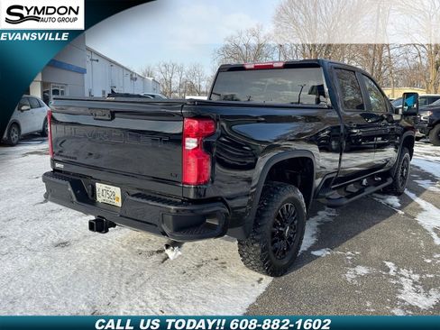 Used 2022 Chevrolet Silverado 2500 LT w/ Midnight Edition image 3
