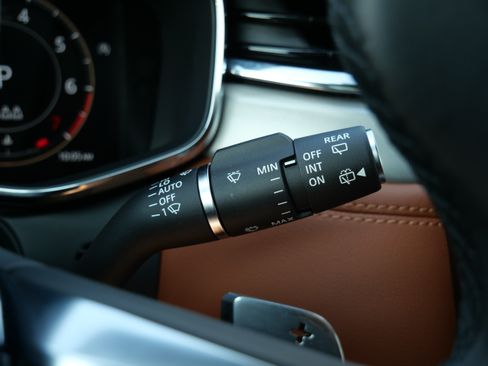 Certified 2026 Jaguar F-PACE R-Dynamic S AWD/4WD image 28