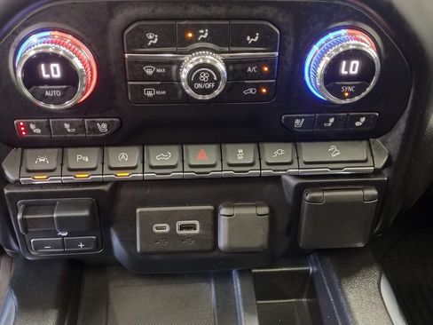 Used 2021 GMC Sierra 1500 AT4 w/ AT4 Premium Package AWD/4WD image 45