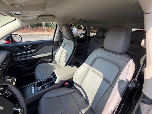 New 2026 Lincoln Corsair Premiere image 13