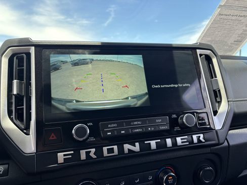 Certified 2025 Nissan Frontier SV AWD/4WD image 24