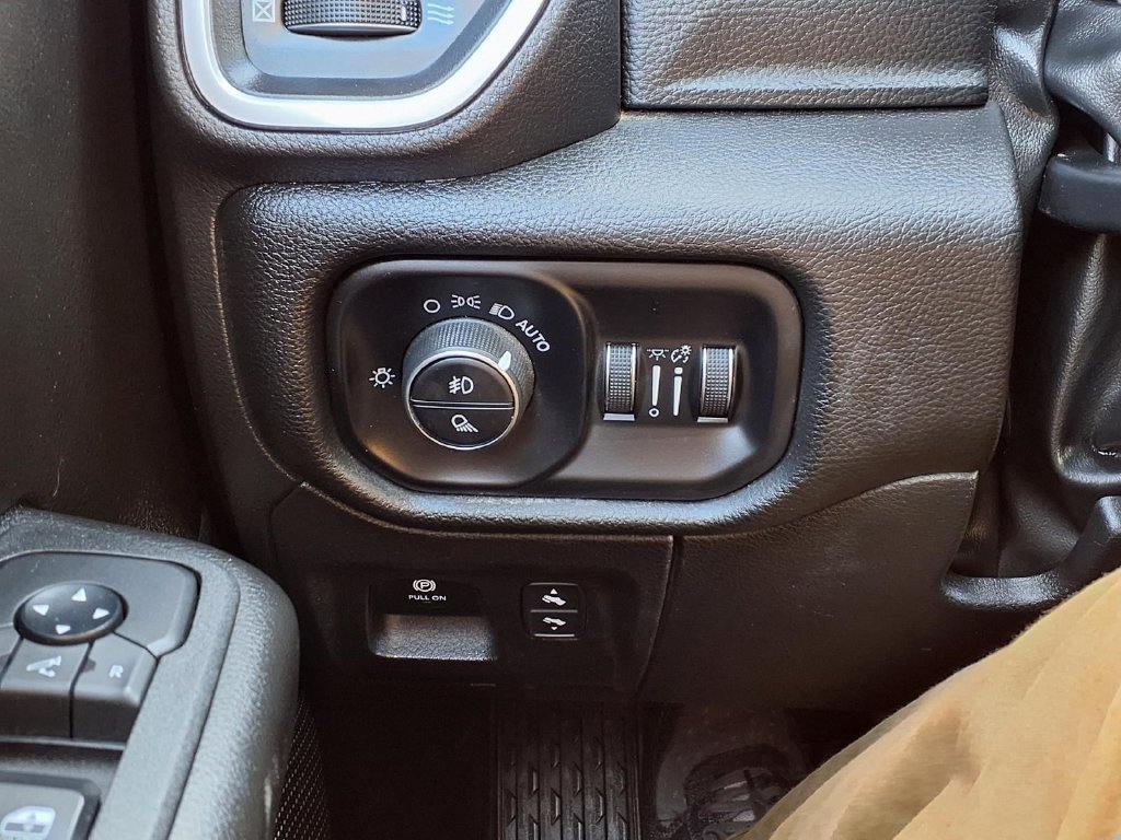 Used 2025 RAM 1500 Big Horn AWD/4WD image 17