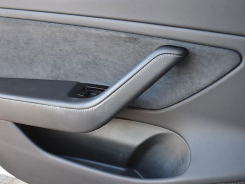 Used 2018 Tesla Model 3 Long Range image 19