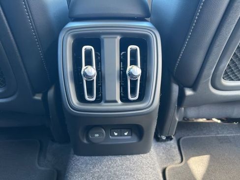 Certified 2025 Volvo XC40 B5 Plus image 20