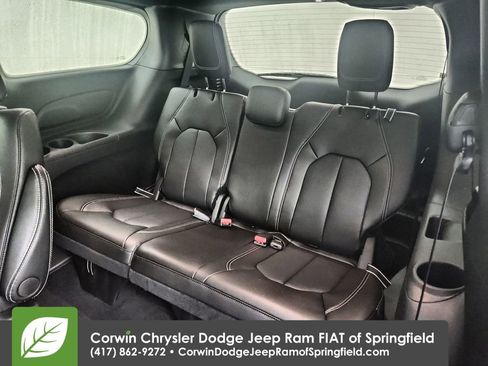 Certified 2026 Chrysler Pacifica Select image 31