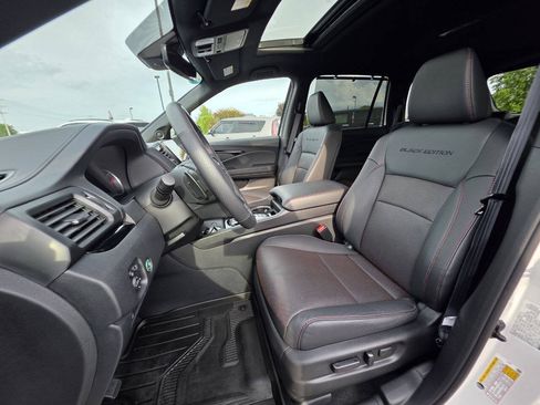 Used 2025 Honda Passport Black Edition image 12