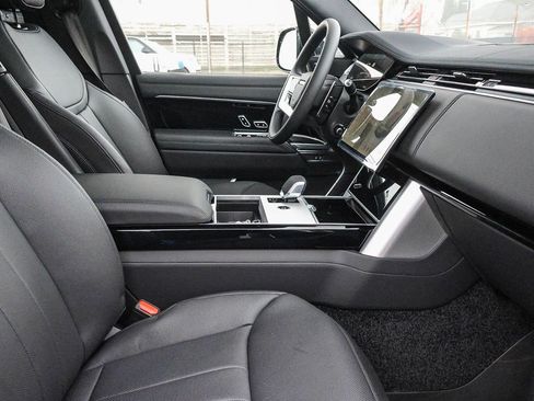 New 2025 Land Rover Range Rover SE AWD/4WD image 17