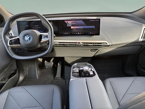 Used 2024 BMW iX xDrive50 image 8