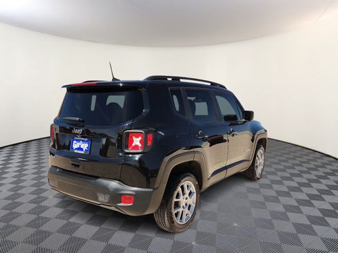 Used 2023 Jeep Renegade Latitude w/ Premium Group AWD/4WD image 4