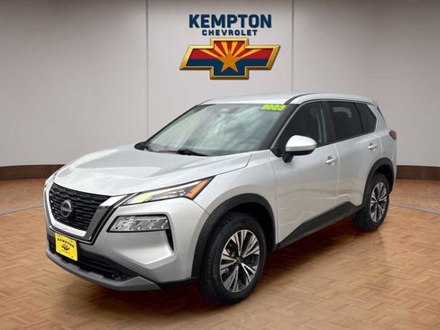 Used 2023 Nissan Rogue SV FWD image 2