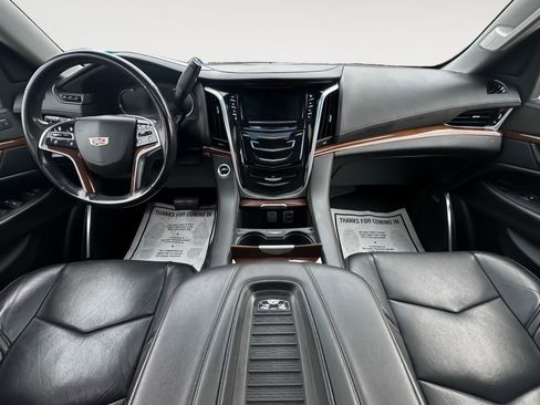 Used 2019 Cadillac Escalade Luxury image 16