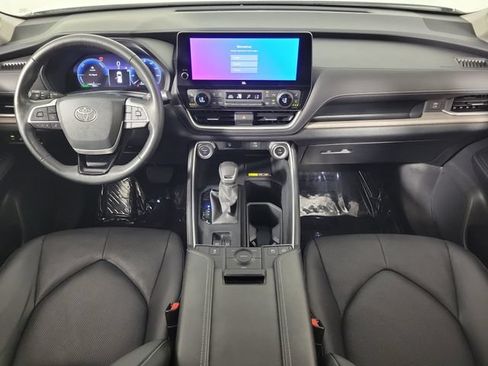 Used 2024 Toyota Grand Highlander AWD Hybrid image 17