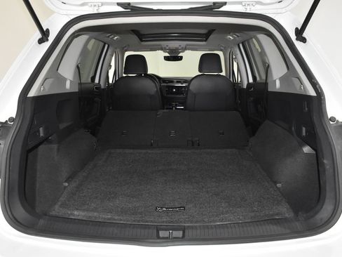 Used 2022 Volkswagen Tiguan SE AWD/4WD image 28